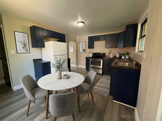 Foto del edificio - 2Bed/1Bath End Unit Townhouse in Clairton