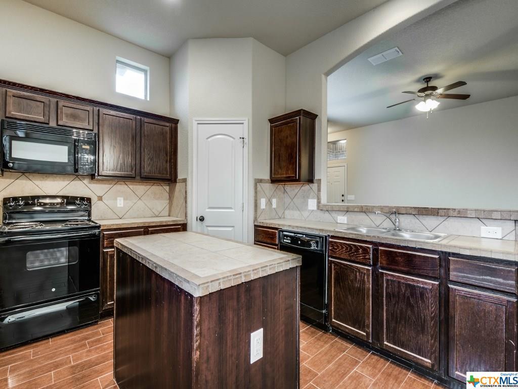 Building Photo - 630 Creekside Cir