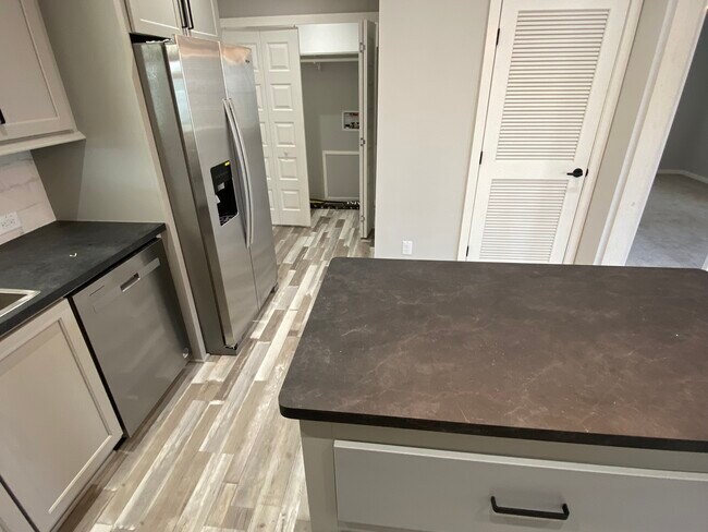 Foto del edificio - 1990 Douglas Ln