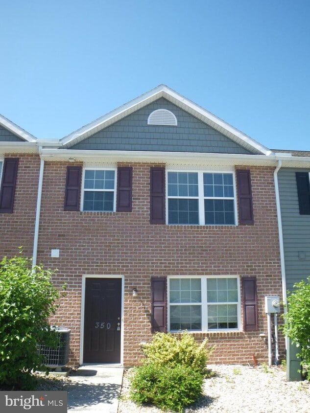 348 Lantern Ln, Chambersburg, PA 17201 House Rental in Chambersburg