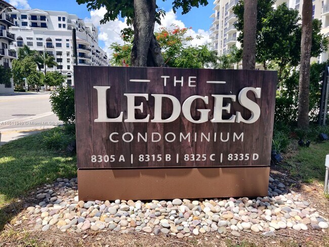 Foto del edificio - 8315 SW 72nd Ave