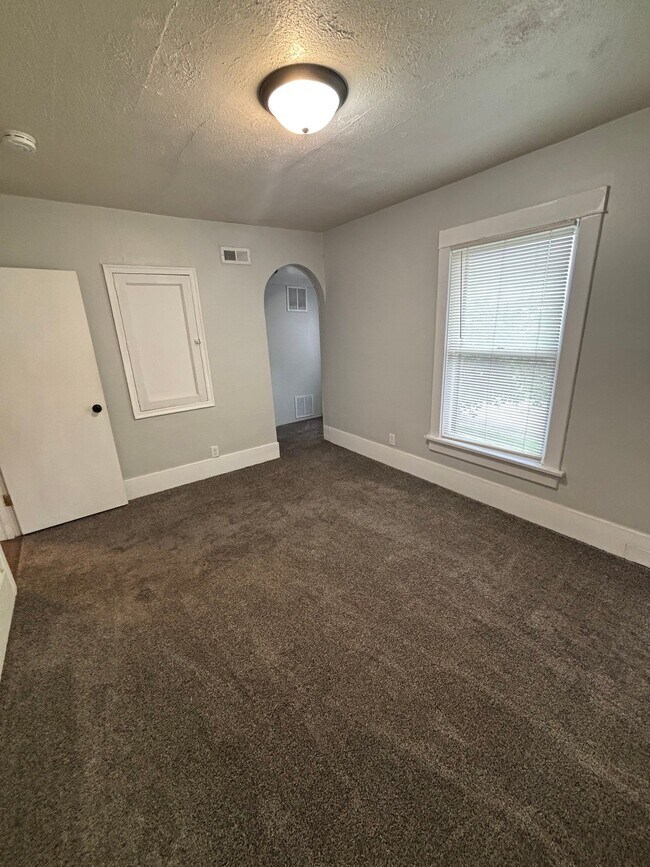 Building Photo - 2139 N 67th St