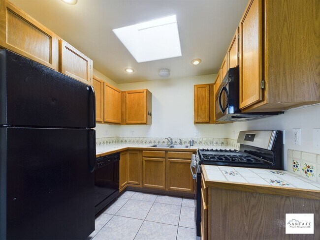 Foto del edificio - Single Level, Single Family Home Available...