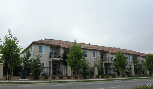 Foto del edificio - Creekbridge Apartments