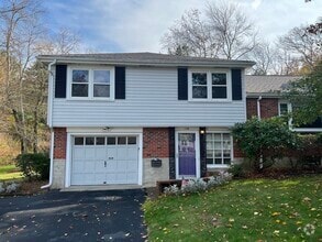 Building Photo - 110 Country Ln