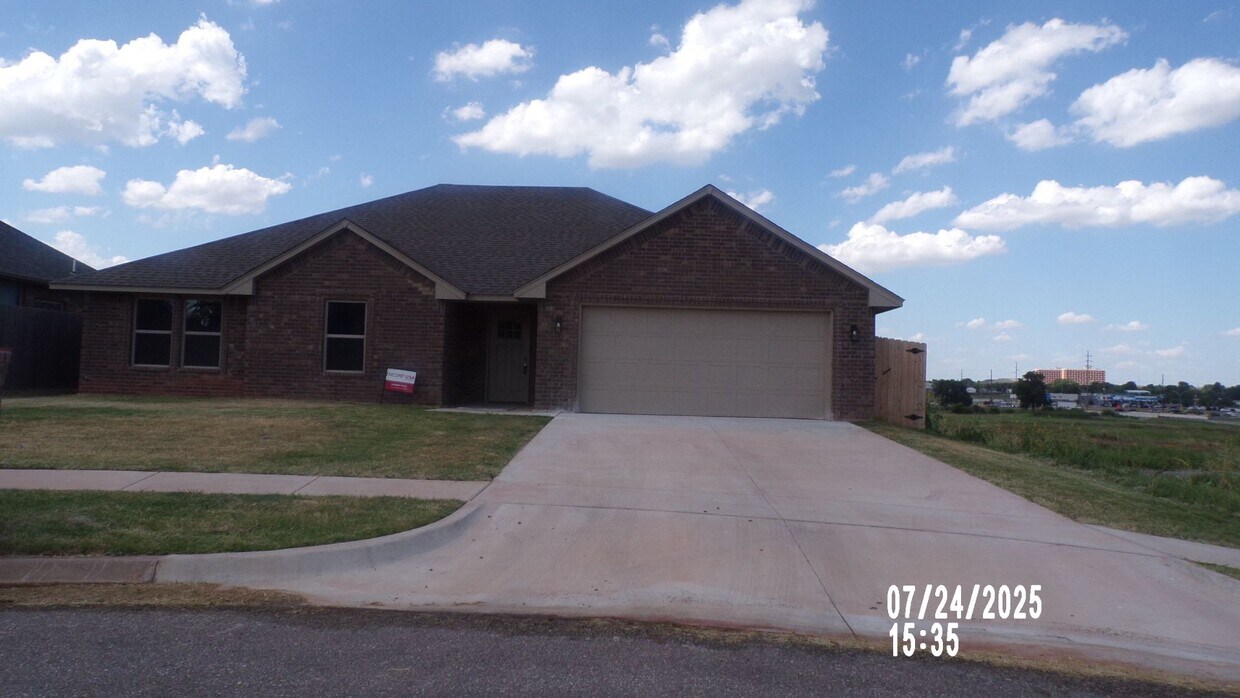 Foto principal - New construction home located on the South...