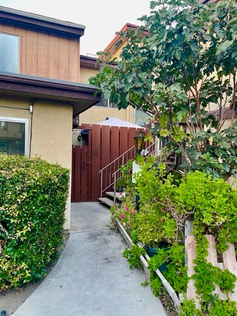 Primary Photo - 7301 Lennox Ave