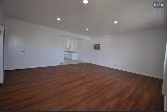 Foto del edificio - 327 E Navilla Pl