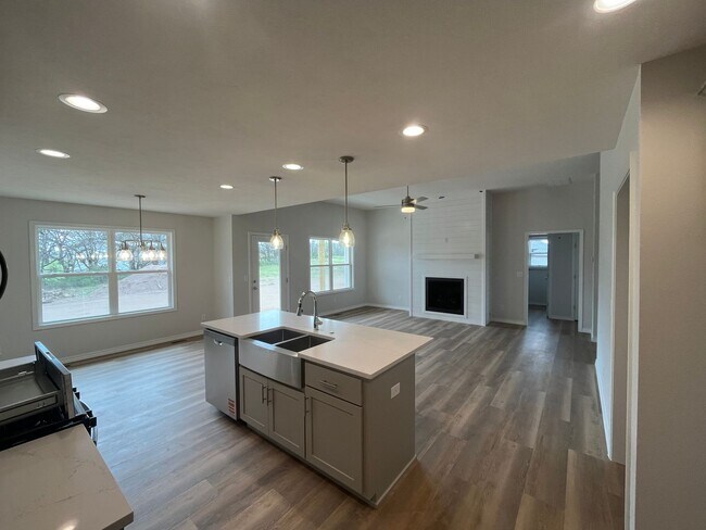 Foto del edificio - Beautiful, brand-new, 3-bedroom, 2-bath home in Nixa with a 3-car garage.