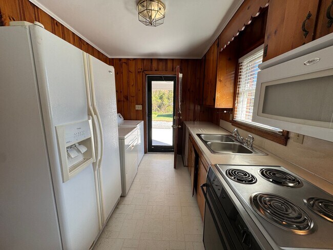 Foto del edificio - Available to Show