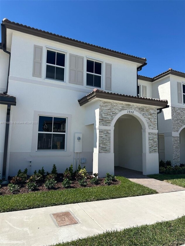 Foto principal - $2,450 2848 SE 26 Ter