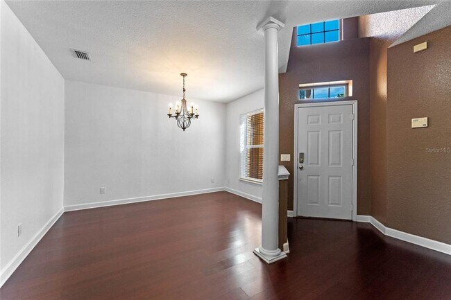 Foto del edificio - 7004 Stonehedge Dr