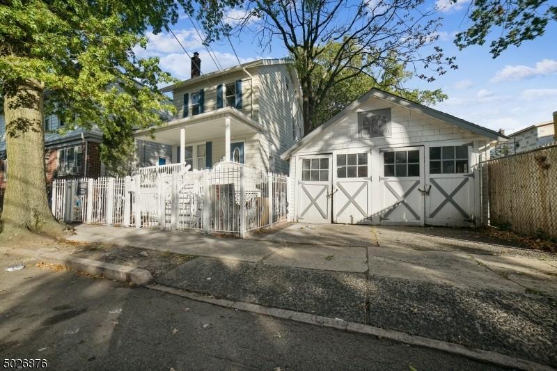 Foto principal - Single Family Home at 160 Sunset Ave , Newark