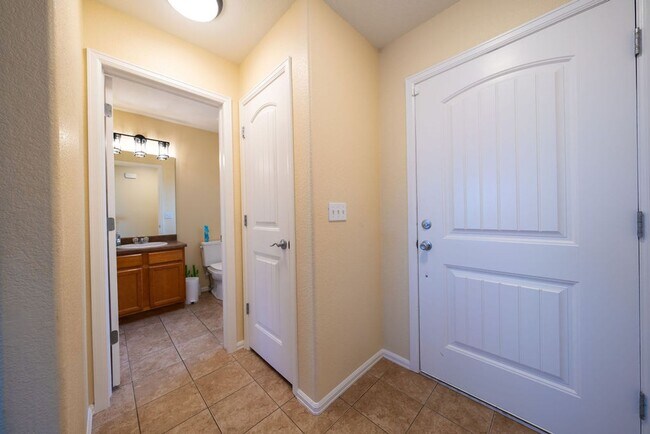Foto del edificio - Short Term FULLY FURNISHED 3 bed home in Lorson Ranch!!!!