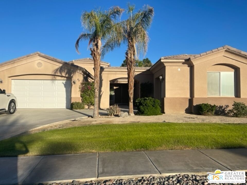 Primary Photo - 40 Calais Cir
