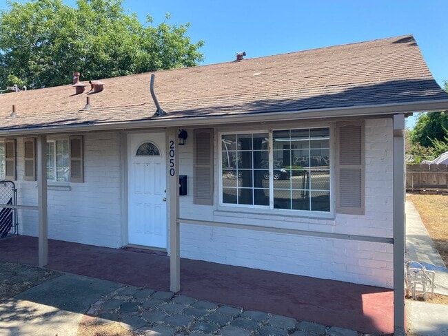 Building Photo - 2 Bedroom, 1 Bath Duplex for Rent In Ceres