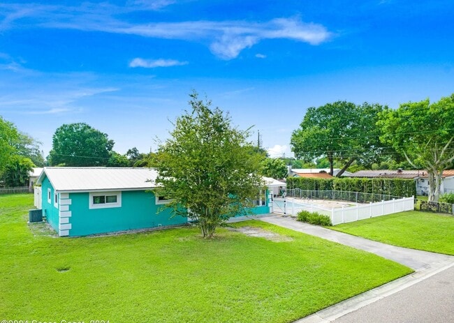 Building Photo - 4189 Hammock Dr