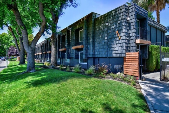 Building Photo - 935 Johnfer Way