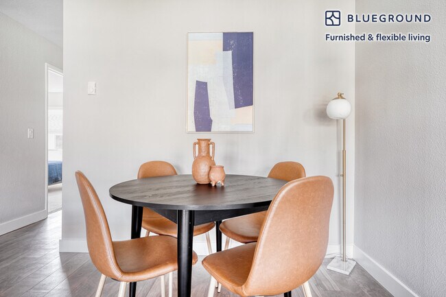 Foto del edificio - 855 Bounty Dr