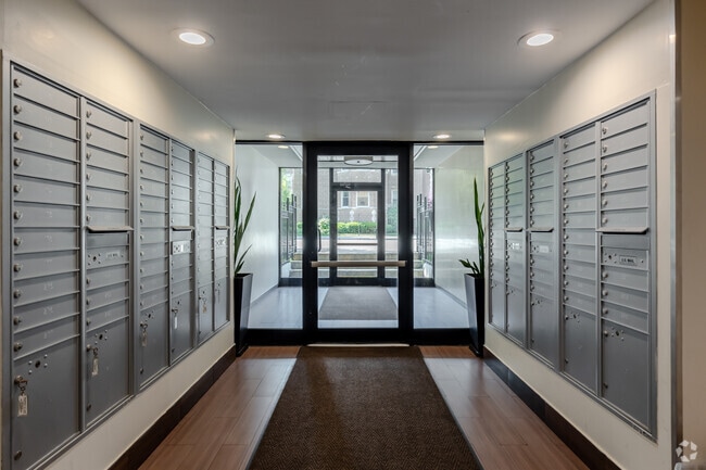 Building Lobby / Mailboxes - 536 W. Addison