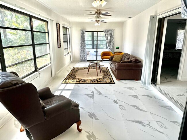 Building Photo - 756 Darwin Rd