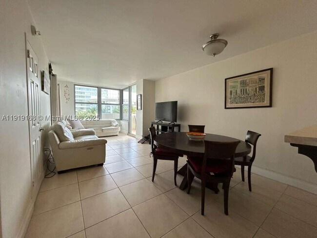 Foto del edificio - 2899 Collins Ave