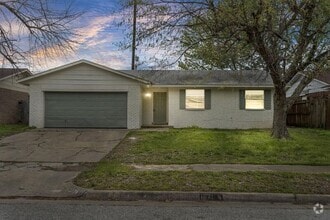 Building Photo - 1671 S Pecan Ave
