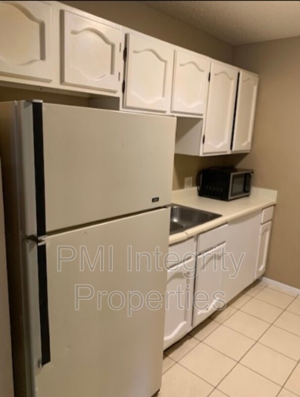 Building Photo - 108 Township Ln
