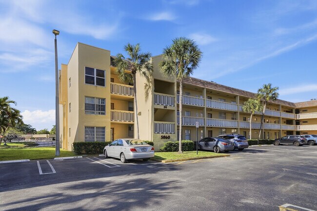Foto del edificio - 5860 NW 64th Ave