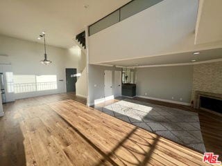 Foto del edificio - 390 S Sepulveda Blvd