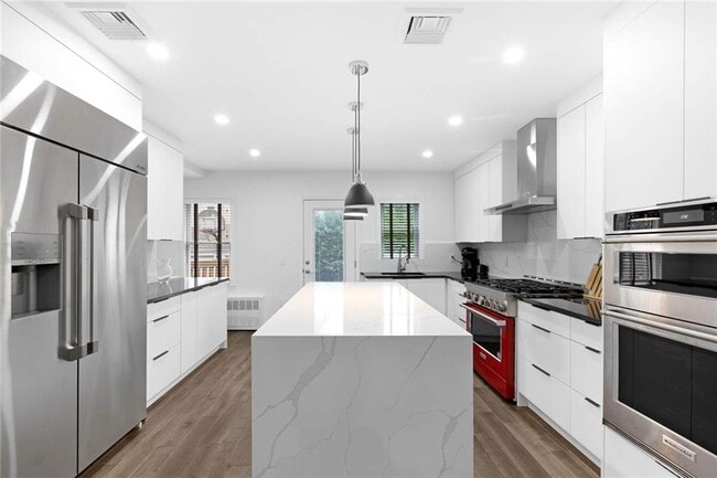 Building Photo - 75 78th St