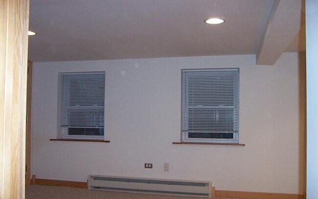 Building Photo - 1 bedroom in Chicago IL 60618