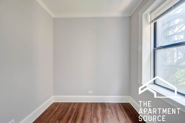 Foto del edificio - 817 W Lakeside Pl