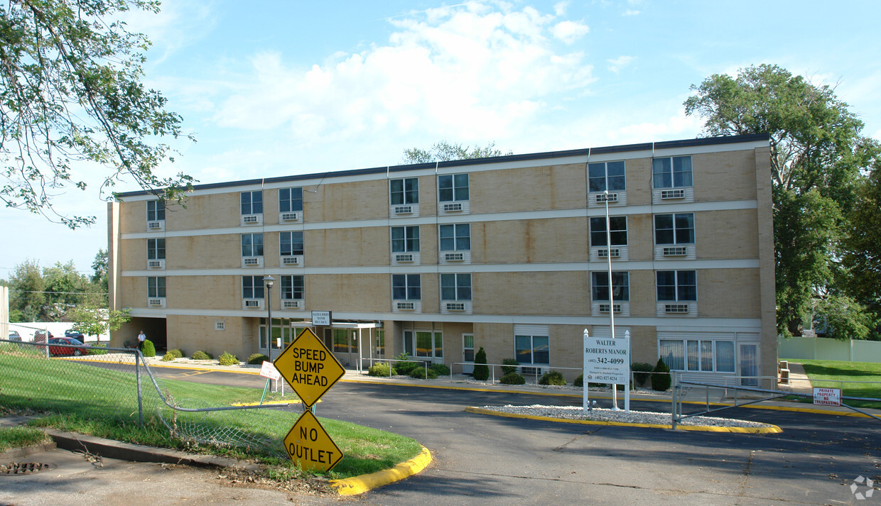 Building Photo - Walter Roberts Manor