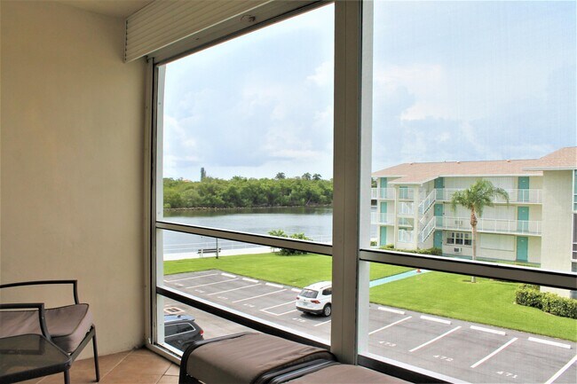 Foto del edificio - 650 Horizon St E