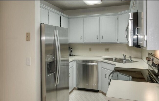 Foto del edificio - 3 Bedroom Bellevue Townhome!!