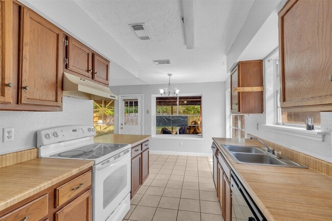 Building Photo - 23422 Wintergate Dr