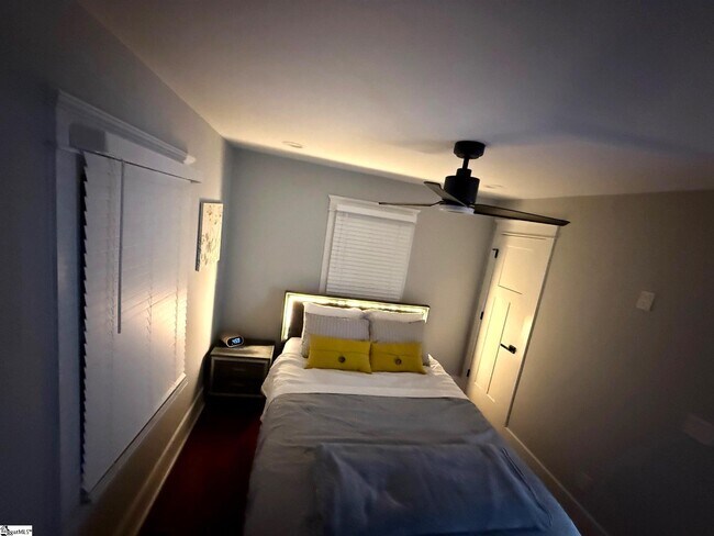 Foto del edificio - 113 Prancer Ave