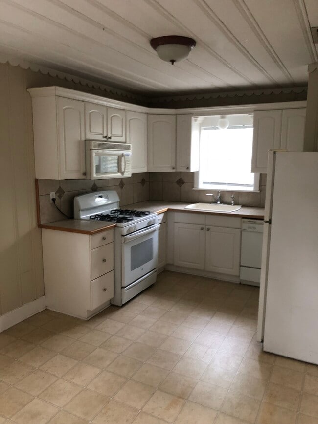 Building Photo - 1523 Owasso St