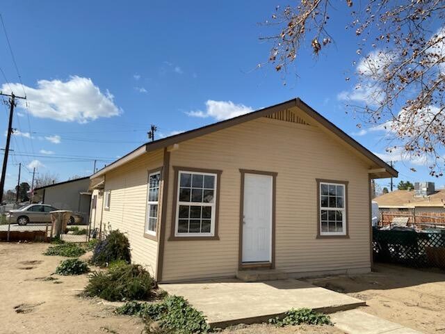 Building Photo - 701 Lilac