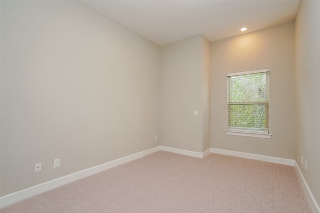 Foto del edificio - 5117 Royal Heath Dr