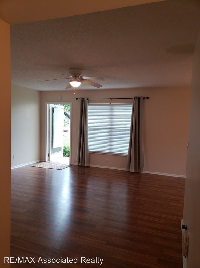 Foto del edificio - 110 Spring Lake Ct