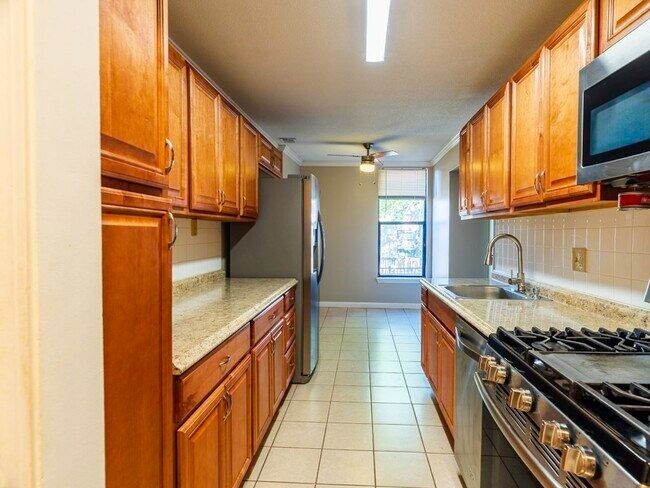 Building Photo - 70 Shrewsbury Green Dr