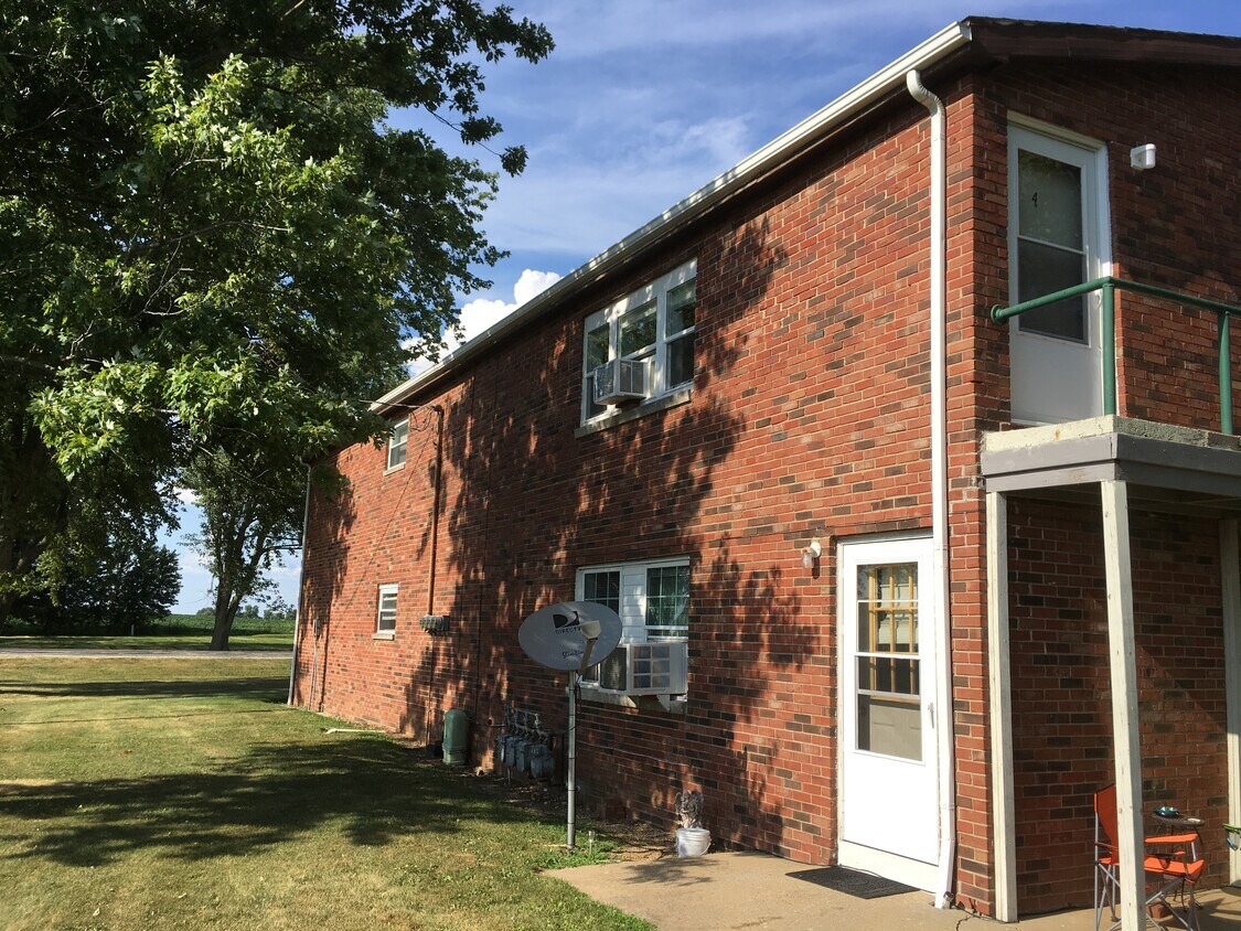 305 W Monroe St Unit 3, Philo, IL 61864 Apartments in Philo, IL