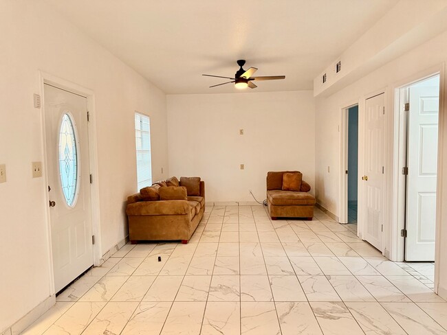 Building Photo - 16590 S Windmill Ave