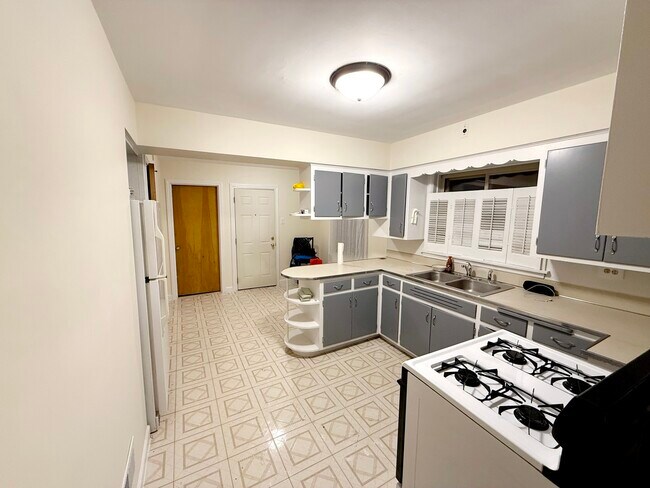 Foto del edificio - 7920 S Winchester Ave