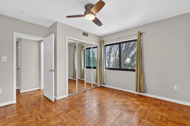 Foto del edificio - Professionally Managed, 2 Bedroom Corner Unit // Glover Park // Parking Included