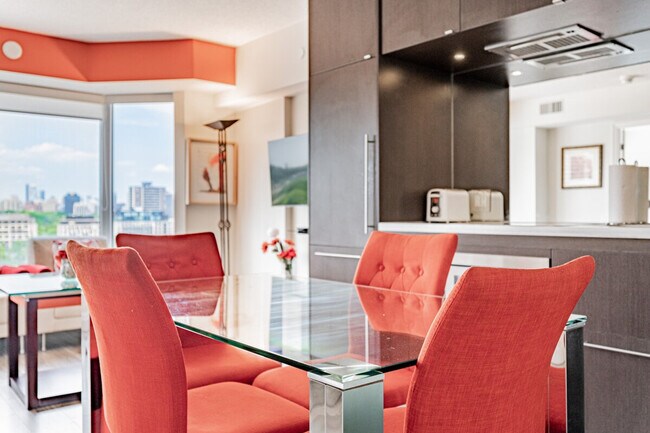 Photo du bâtiment - 155 Yorkville Ave