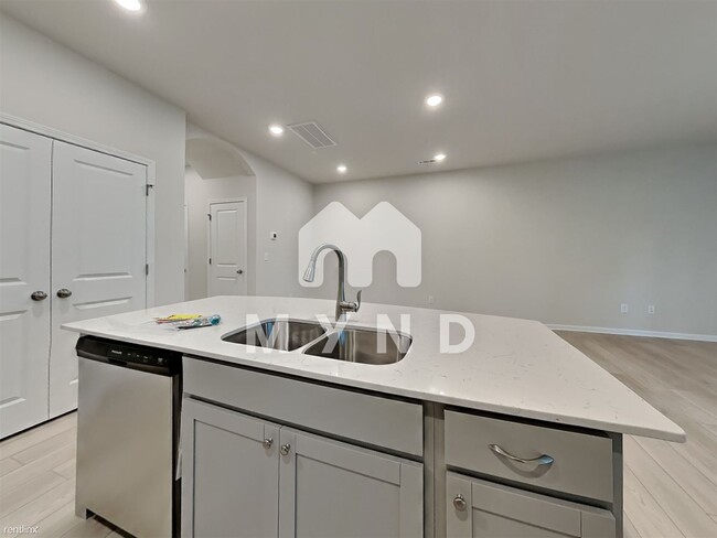 Building Photo - 3 br, 2.5 bath Townhome - 157 Eagle Chase Dr