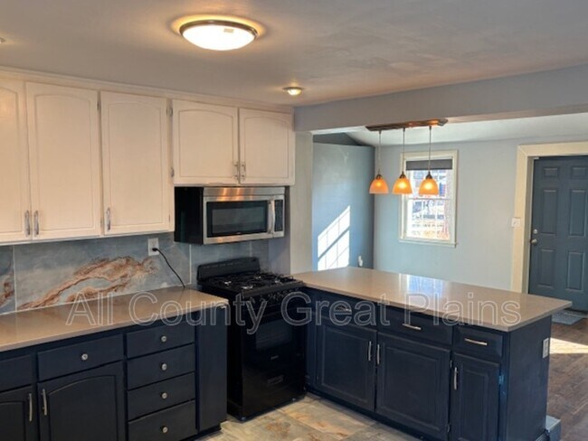 Building Photo - 218 W 83rd Terrace